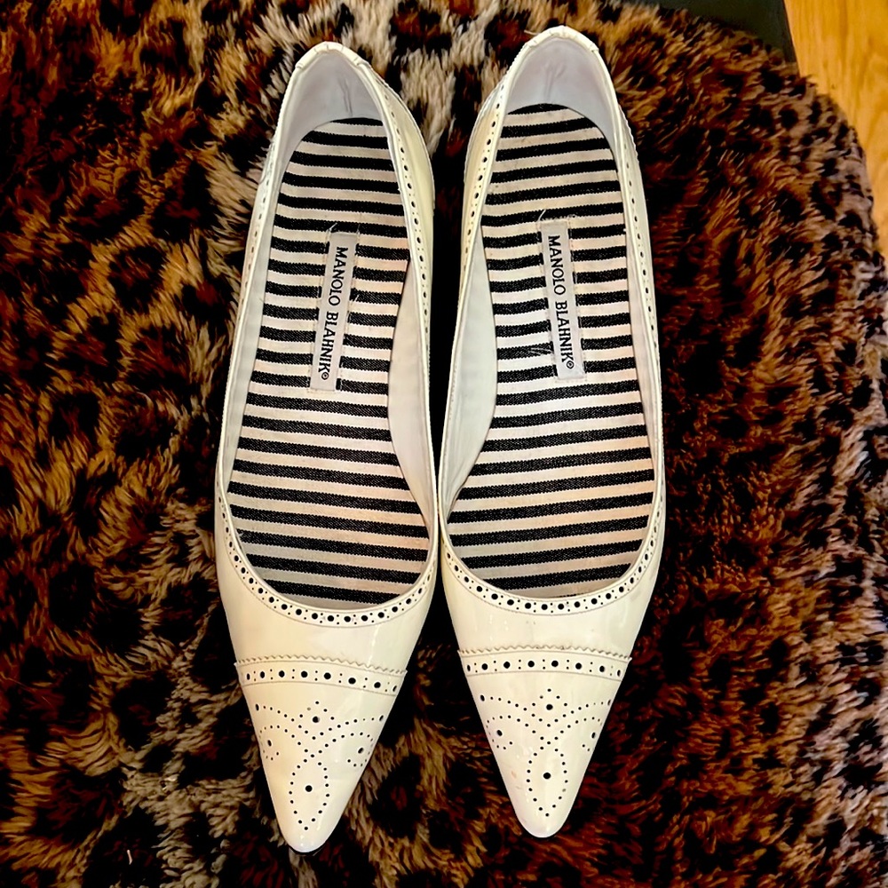 Manolo Blahnik PETUNIA Brogue Patent Leather White Flats BB Shoes 38.5 size 8.5